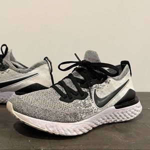 Epic React Flyknit 2 'Oreo Running Sneakers